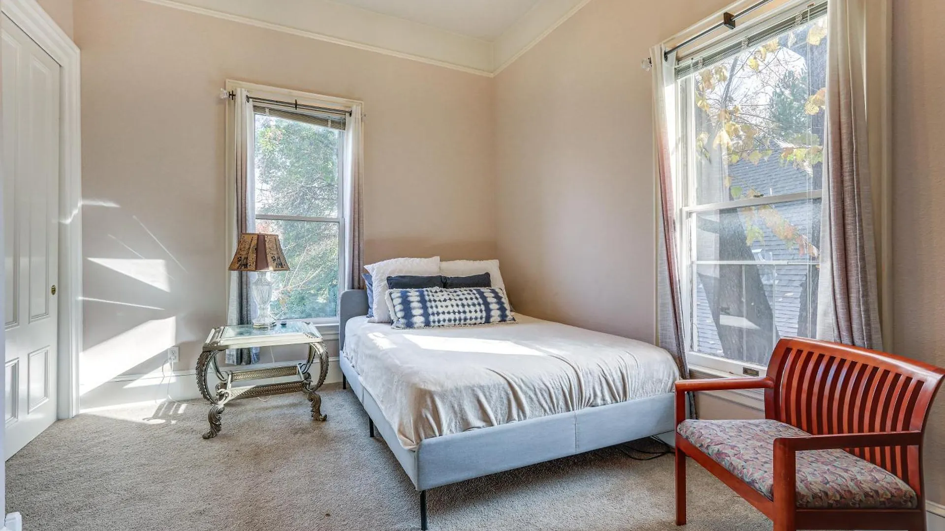 בית נופש Eclectic Sacramento Home About Half Mi To Downtown!